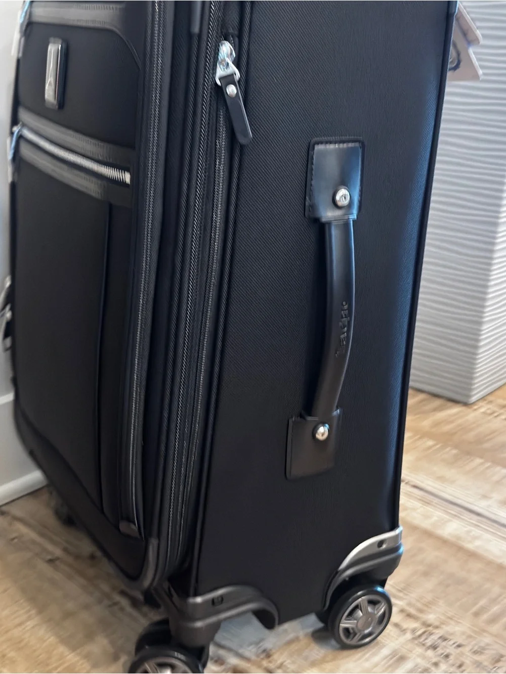 Travelpro Platinum Elite Carry-On Business Plus Spinner luggage suitcase travel